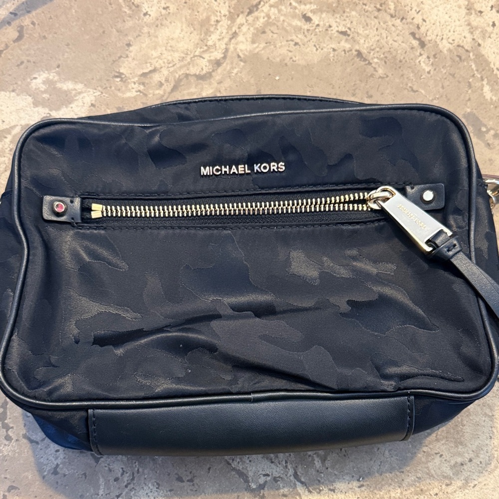 Michael Kors Camouflage Crossbody - Picture 2 of 6